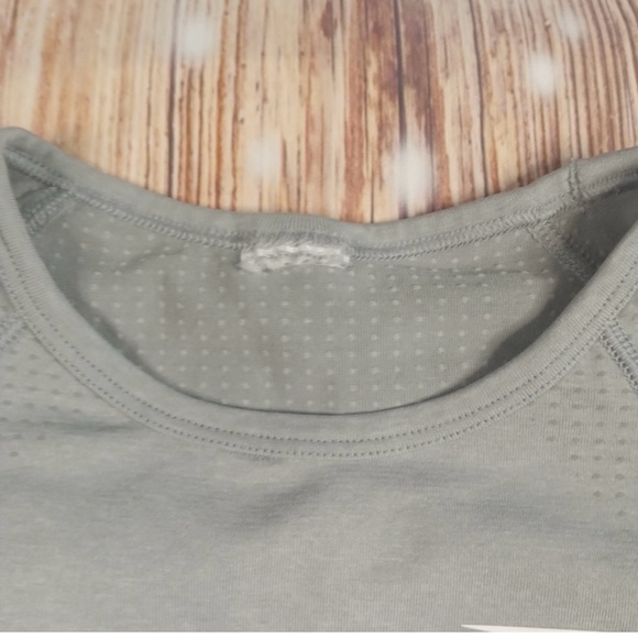 GYMSHARK WOMEN'S LONG SLEEVE TOP GRAY. - Picture 3 of 10